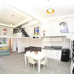 Capodimonte Hill By Mondo Suites