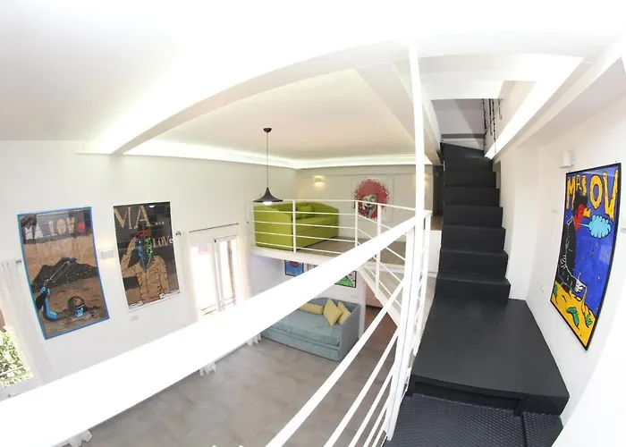 Capodimonte Hill By Mondo Suites
